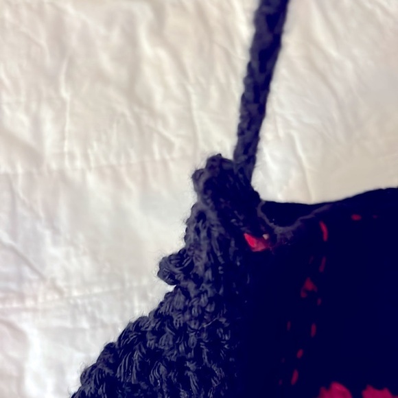 Red + Black Hand Crocheted Bag Large Dawg Paw ๐พ Magnetic Closure Cinch Top NEW - Picture 8 of 14